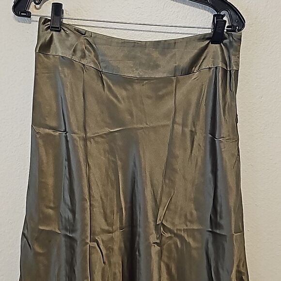 E. C. I  SILK SKIRT SIZE 4 - Picture 2 of 6
